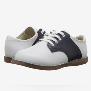 Footmates Cheer 3 Dress Shoes in White and Navy, size 5.5